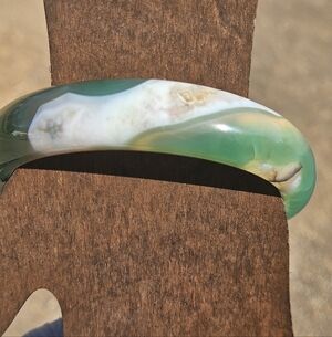 Elegant Green Flower Agate Hard Bangle